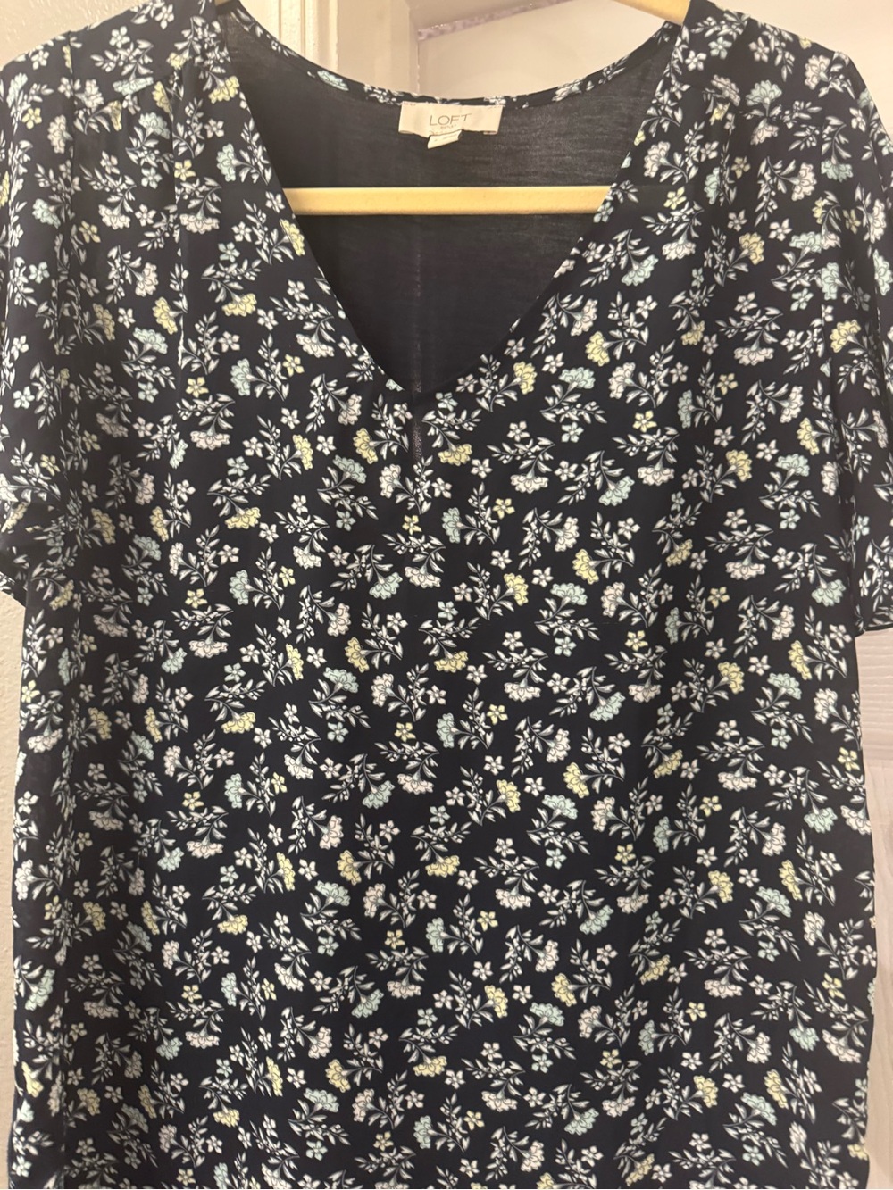 LOFT Blue Floral V-Neck Women's Top Size Small